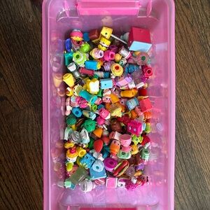 Shopkins - 2 random scoops [18-20 pcs] with accessories